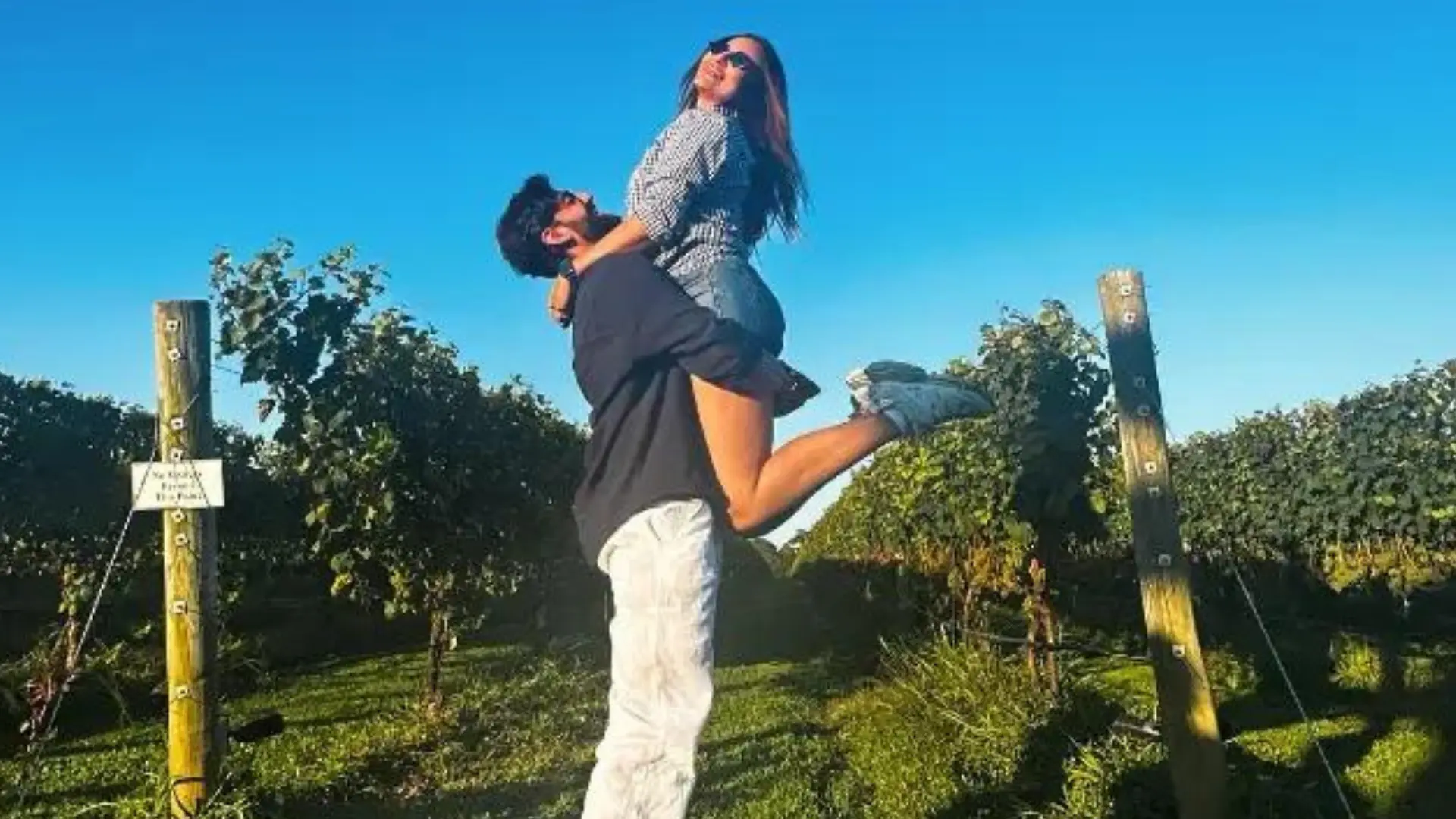 Sonakshi Sinha And Zaheer Iqbal Get Cozy As They Share Glimpse Of Their New Vacation- See Pics!