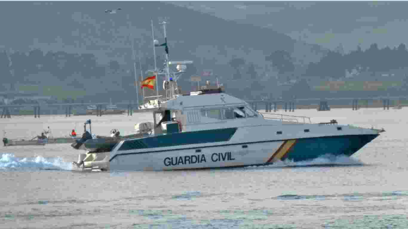 Calls For Investigation: Spanish Police Boat Appears To Run Over Dinghy Carrying Four People