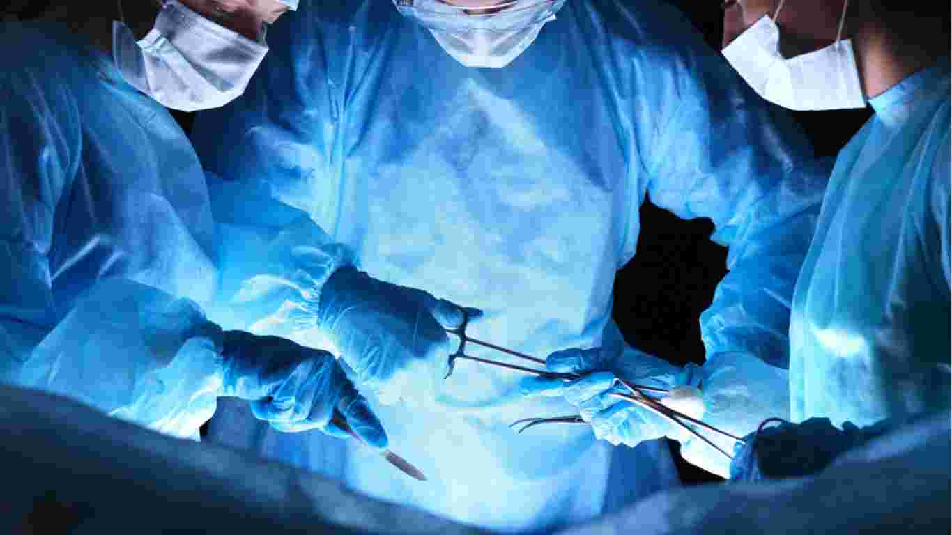 Surgeons Remove Key Ring, Knife, and Nail Cutters from Bihar Man’s Stomach