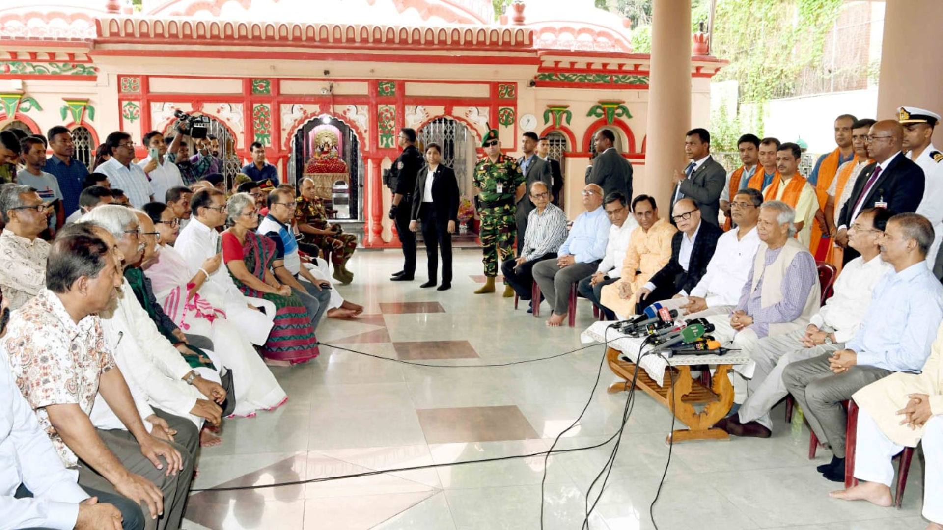 The Interim PM Of Bangladesh Yunus Visits Temple Says, ‘Rights Equal For Everyone’