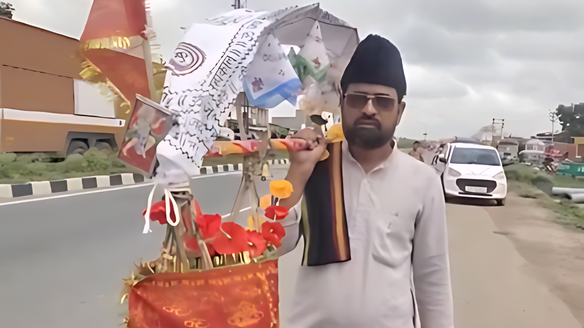 Muslim Man Spotted Carrying Ganga Water To Offer It On Shivling | WATCH