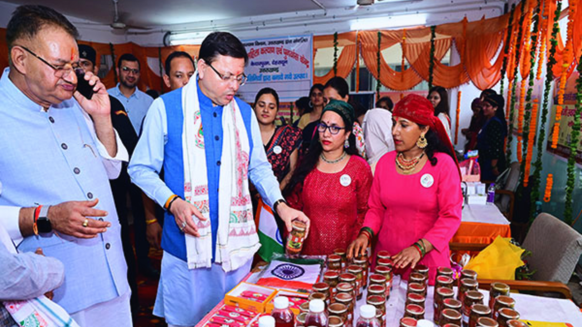 CM Dhami Inaugurates Stalls By Women’s Groups At Uttarakhand Secretariat, Boosting Local Talent