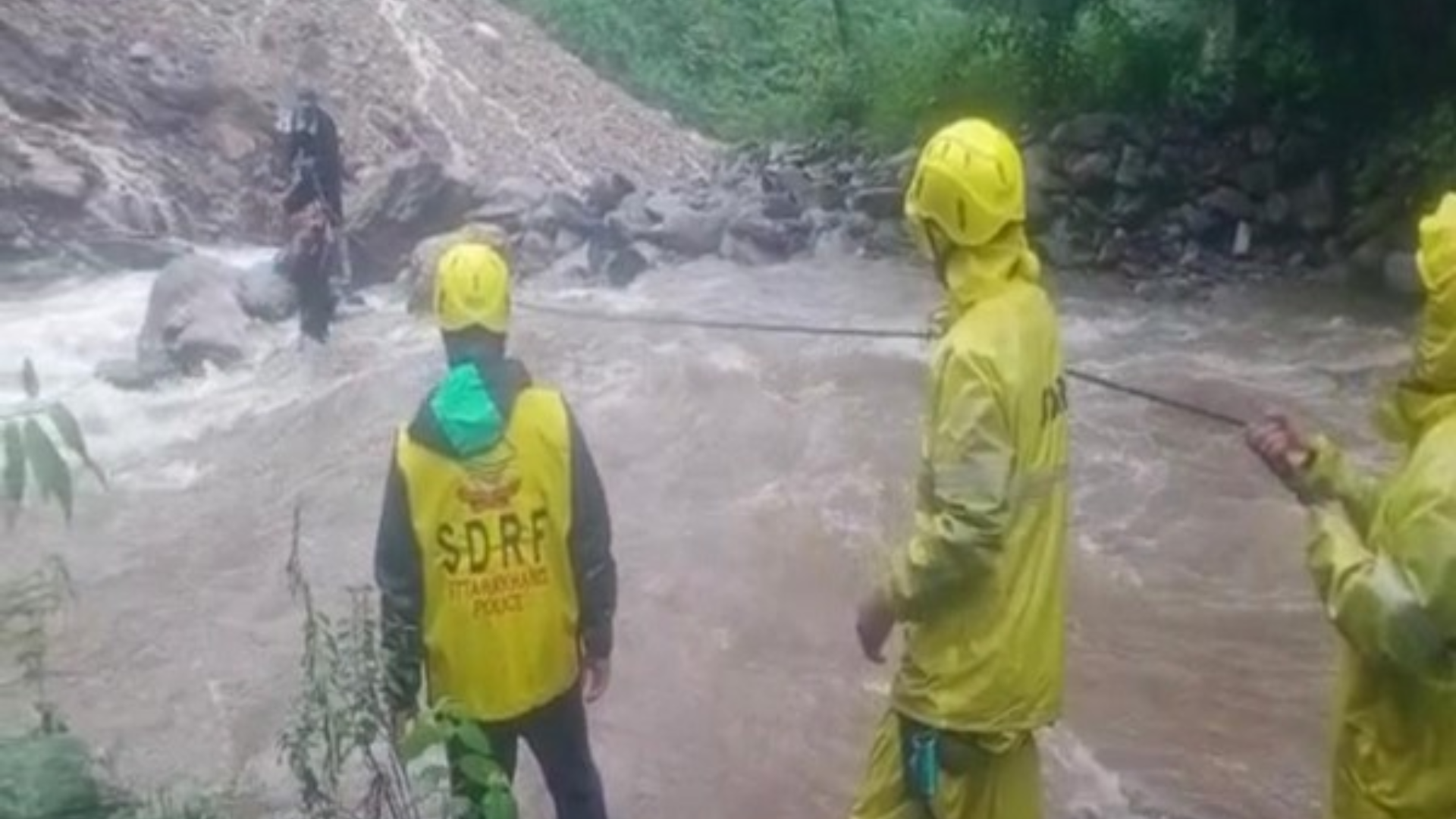 Shahabad Police And SDRF Successfully Rescue Five People Trapped In Samaradai River