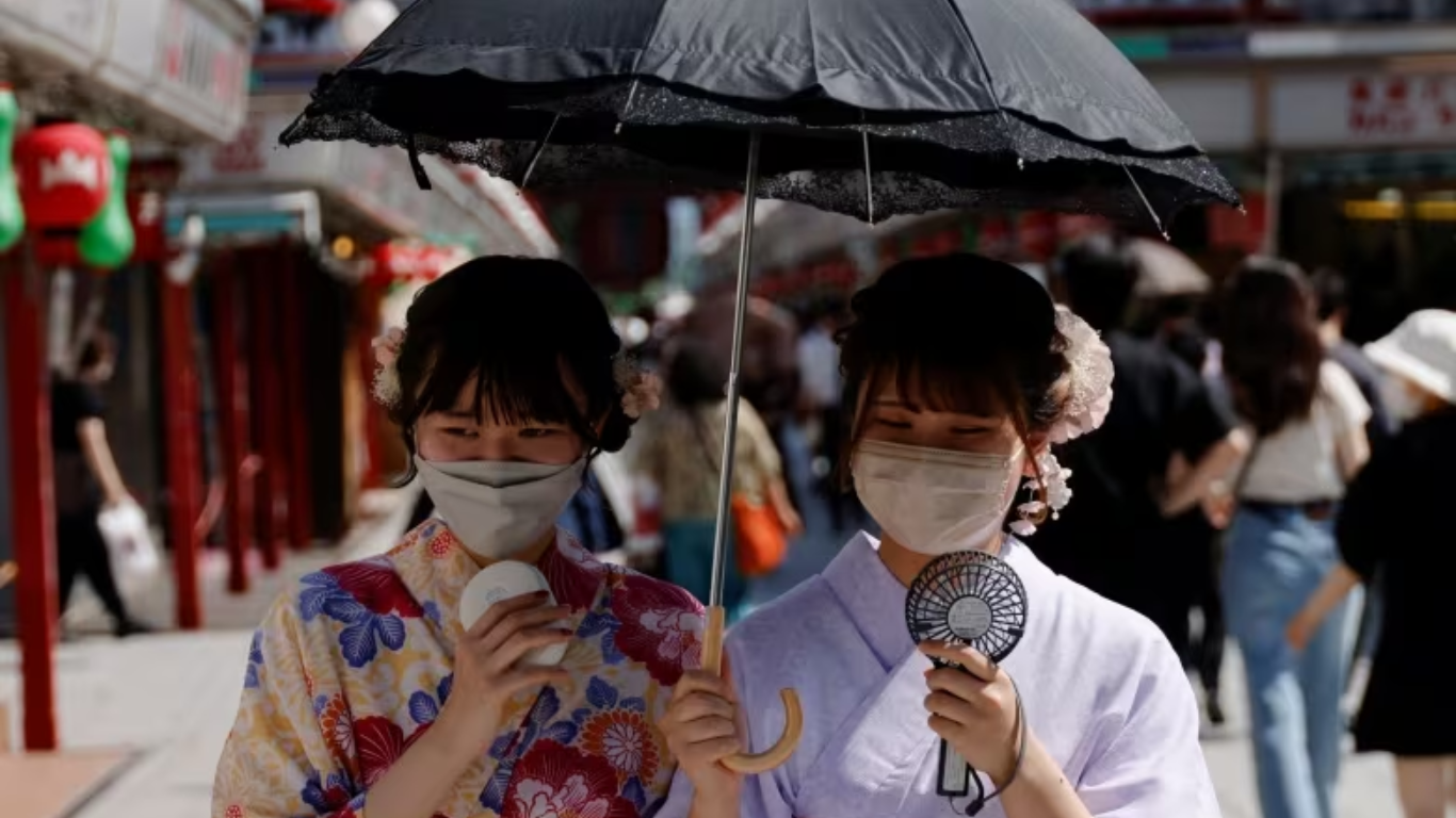 日本の広範囲にわたって厳しい暑さが続く