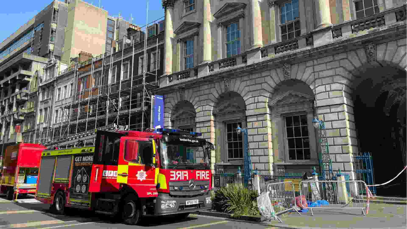 Incendio alla Somerset House di Londra