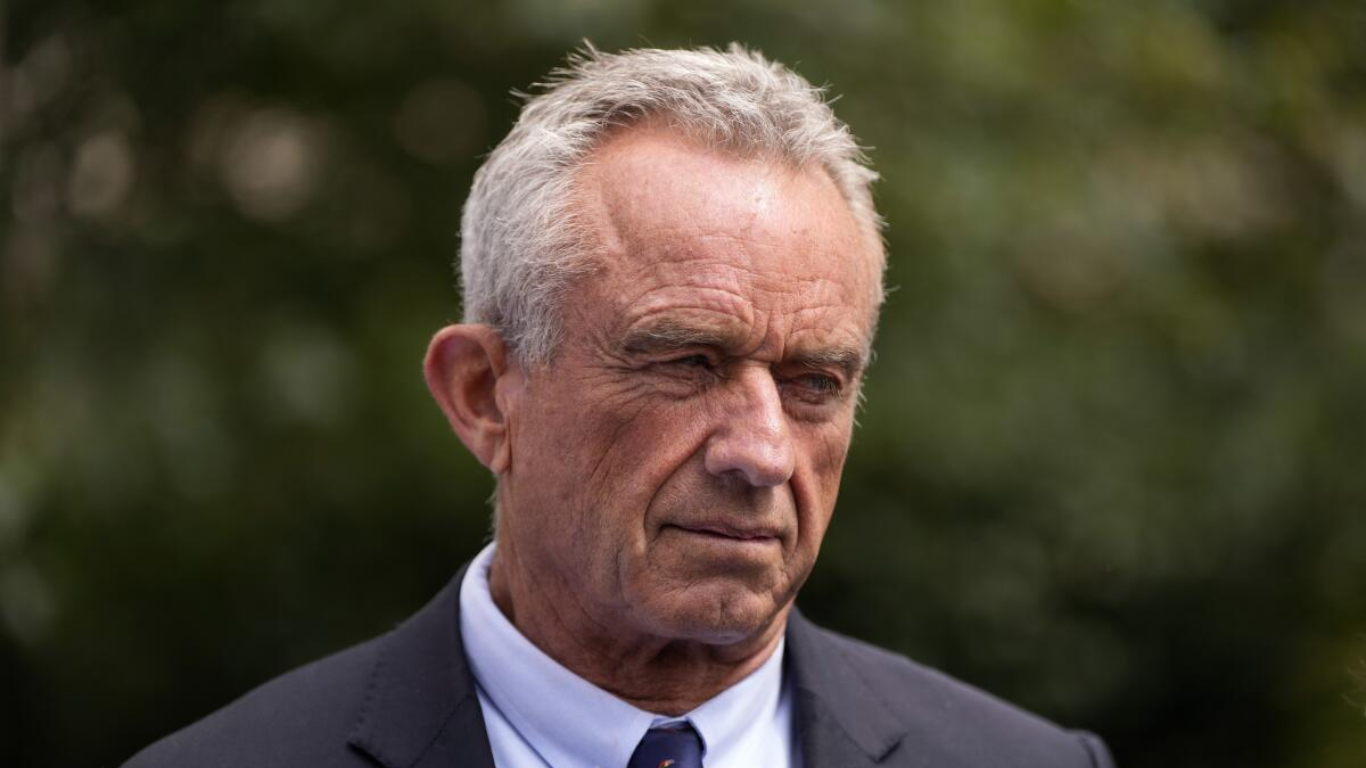 Robert F. Kennedy Jr. Suspends Presidential Bid, Endorses Trump