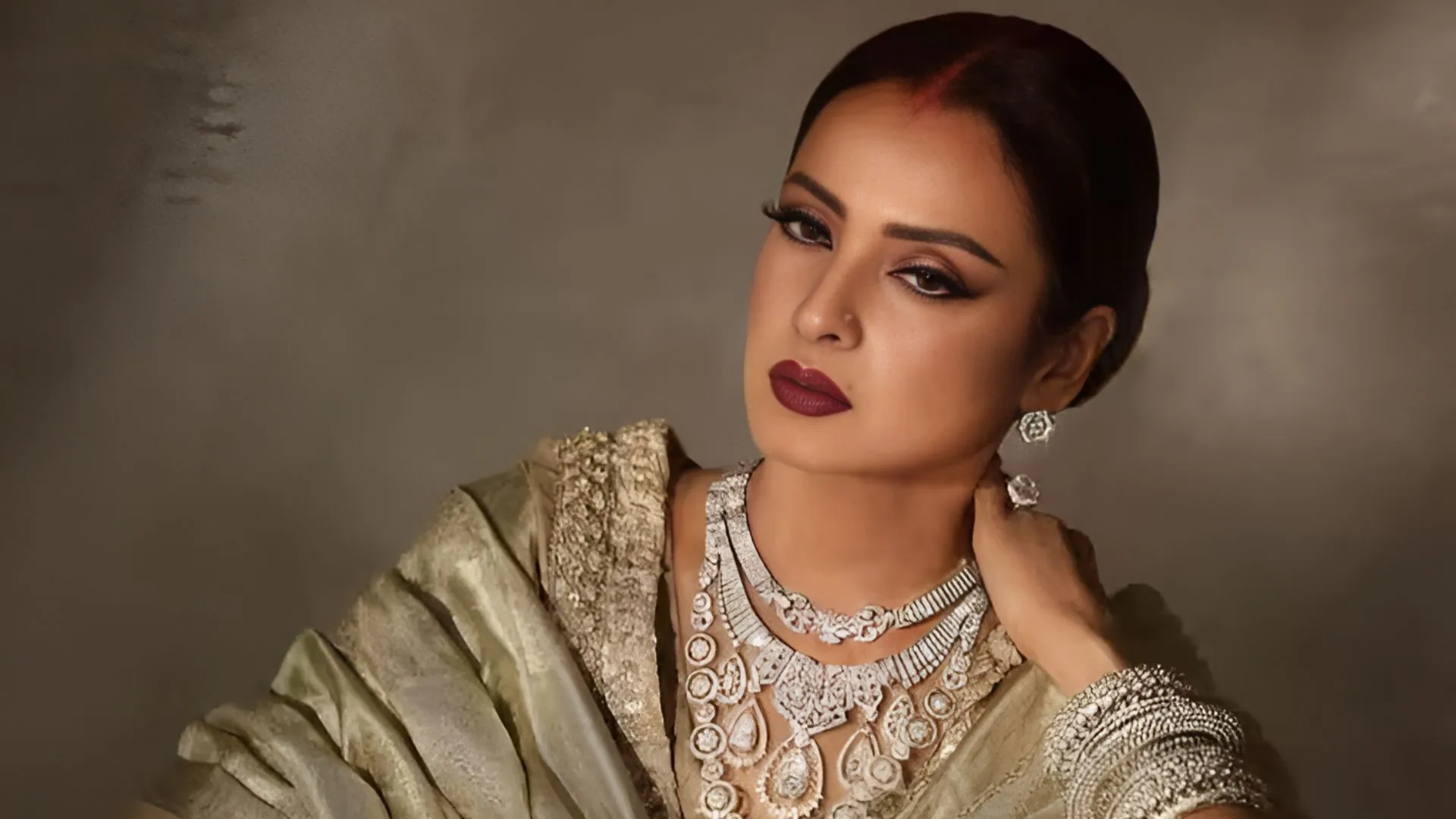 Veteran Actor Rekha To Floor Fans With Her Performance At IIFA 2024