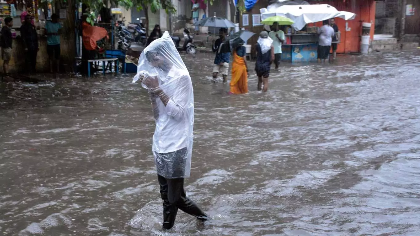 Weather Today: Monsoon Fury in India As Heavy Rains Lash in Gujarat, Delhi-NCR Sees Pleasant Weather