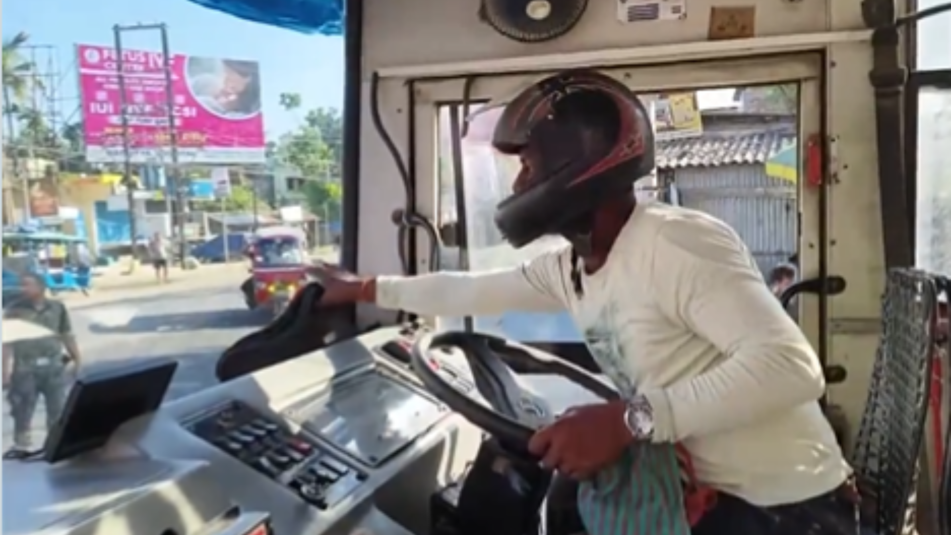 Amid ‘Bengal Bandh’ Bus Driver Seen Wearing Helmets For Safety | Watch