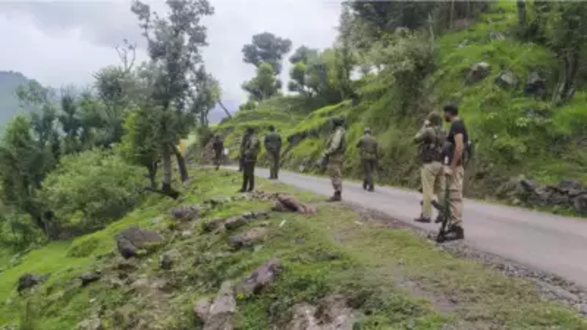 Rajouri Terror Attack: Indian Army and Rajouri Police Foil Major Terror Attack; Weapons and IEDs Recovered from Kalakot Forest Hideout