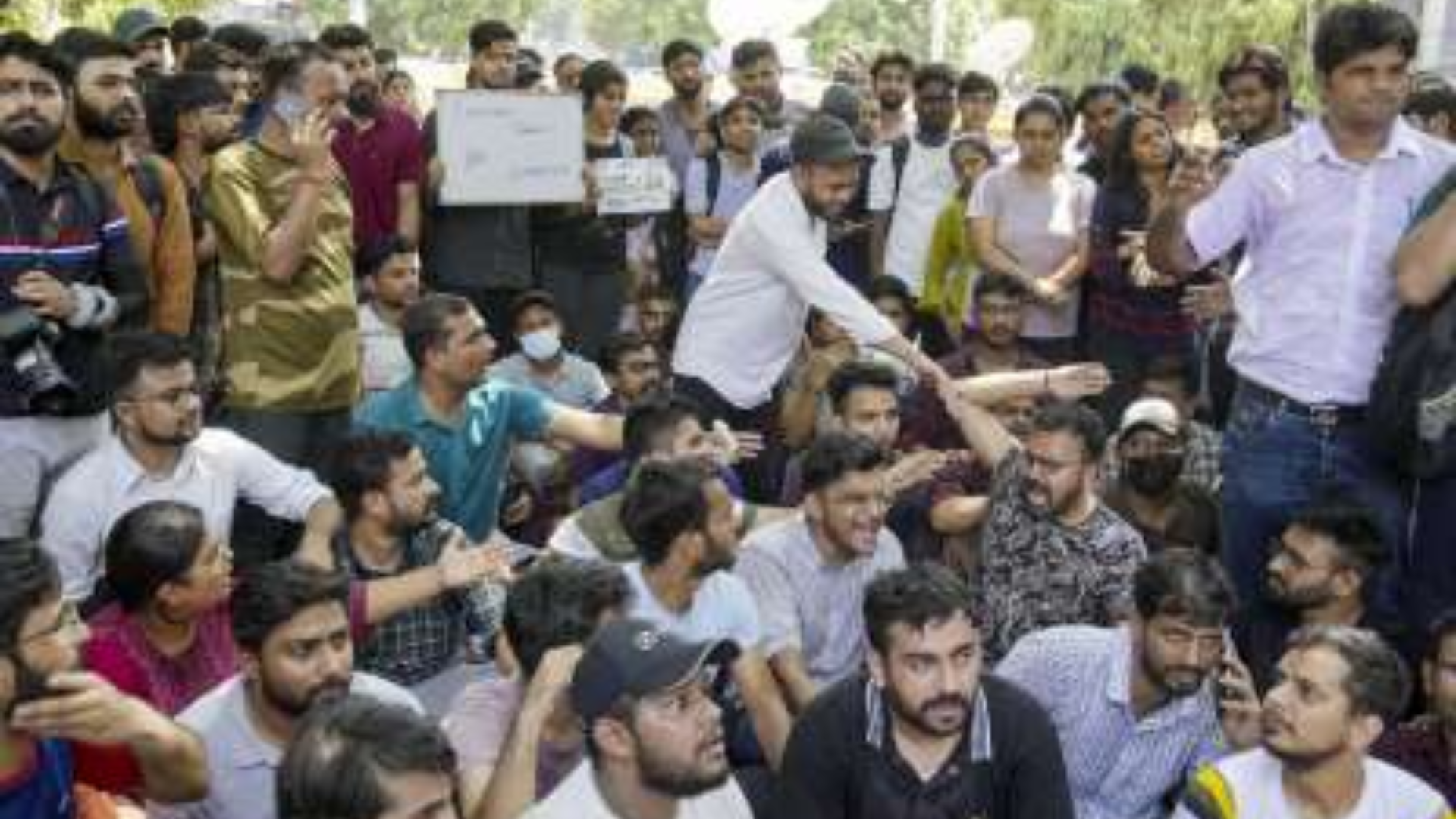 Delhi Coaching Deaths: Delhi Coaching Institutes Offer Financial Aid and Free Classes Following Tragic Deaths of Civil Services Aspirants Amid Student Protests