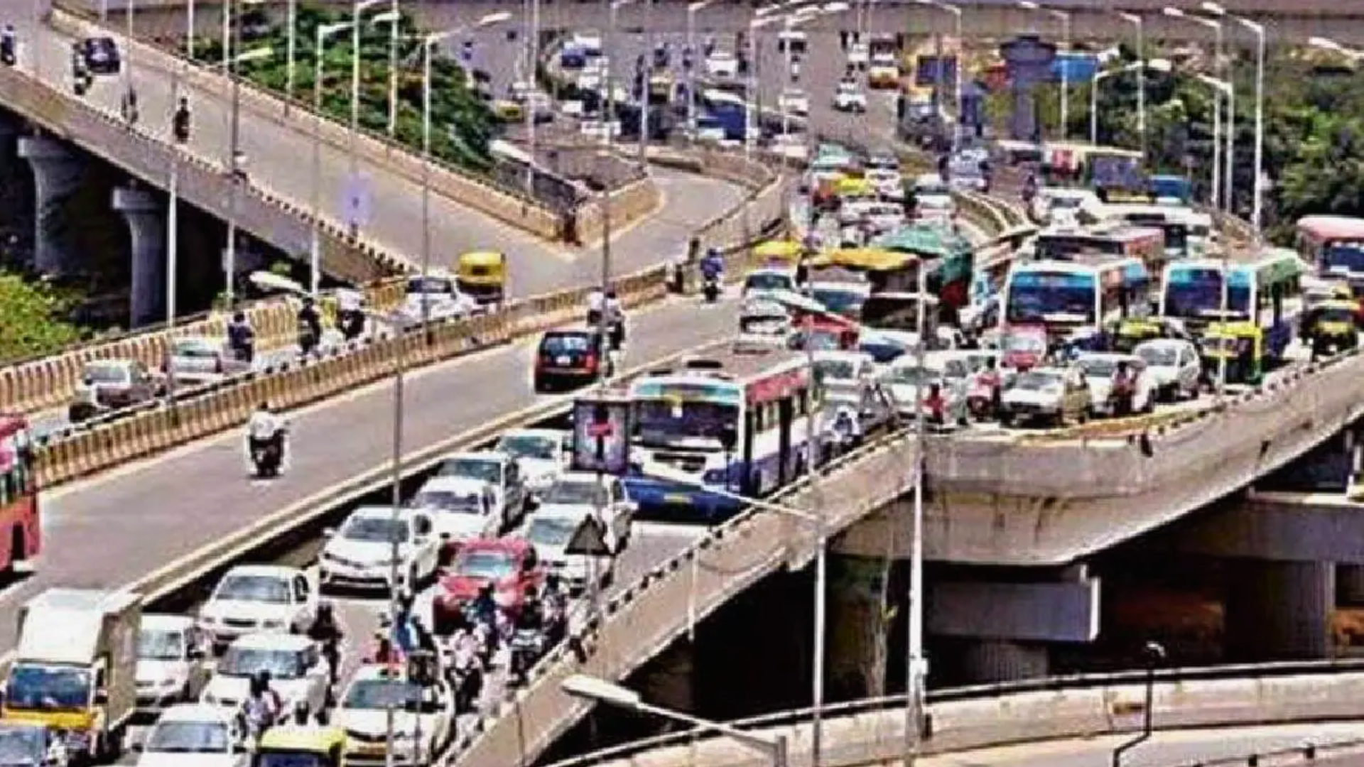 Bangalore: Bus Driver Loses Control As He Rams Into Multiple Vehicles On Hebbal Flyover- WATCH!