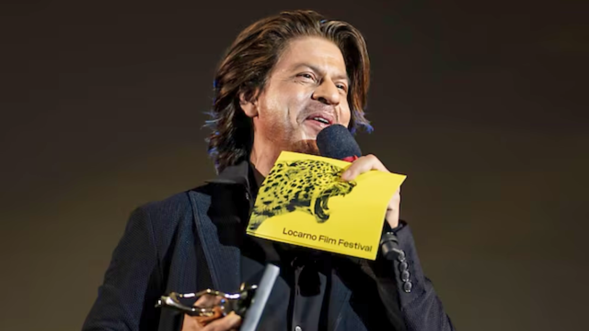 VIRAL: Did Shah Rukh Khan Push An Old Man At Locarno Film Festival? Superstar Gets Brutally Trolled Online