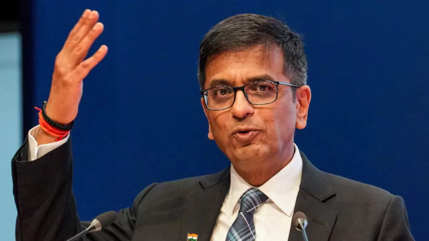 CJI DY Chandrachud Addresses Lawyer’s Casualness: ‘Court, Not Café’