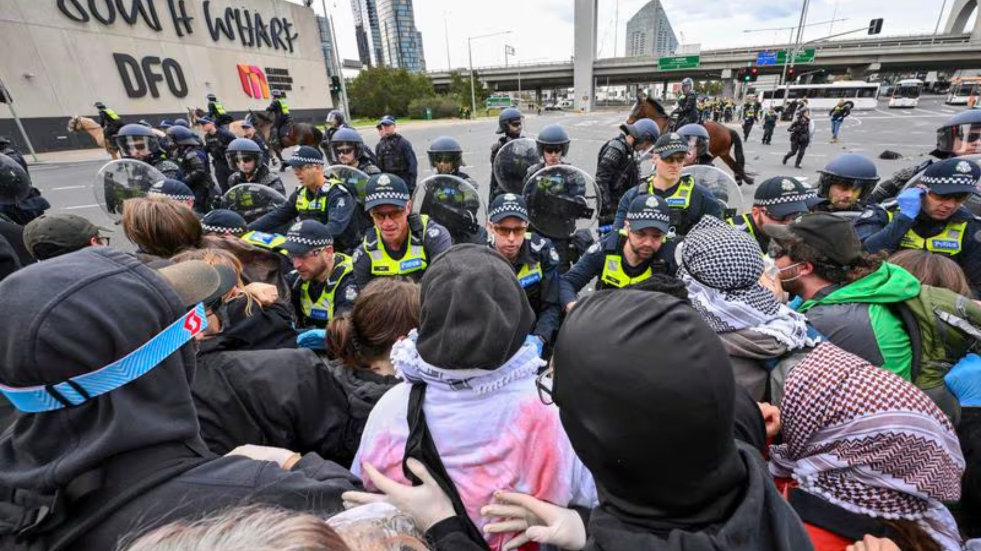 Anti-War Protesters Clash With Police Outside Australian Weapons Convention