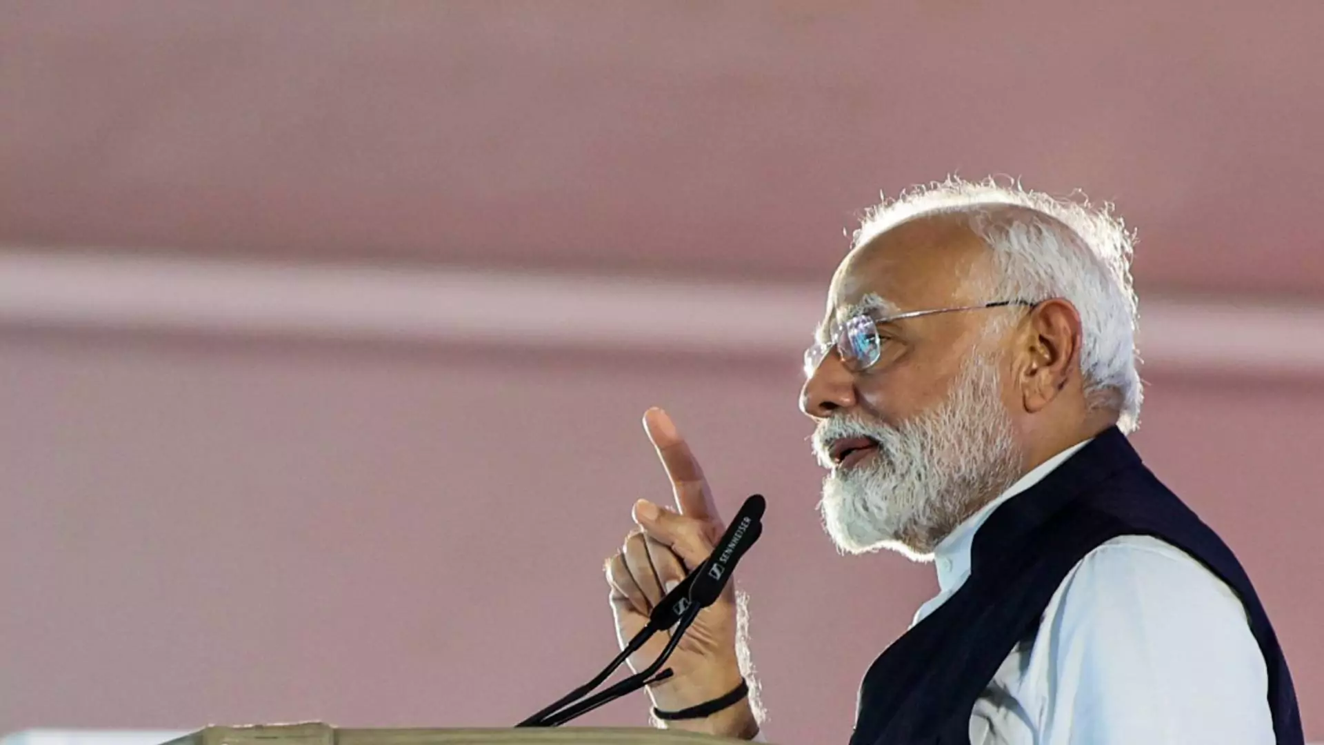 Modi Criticizes JMM Over Alleged Support For Rohingyas & Bangladeshis At Jamshedpur Rally