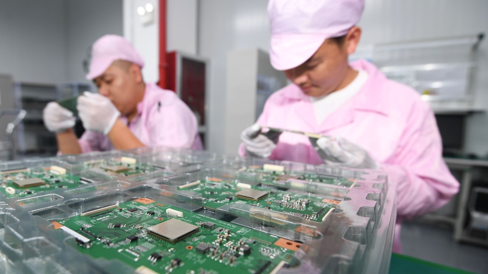 China ‘Dissatisfied’ With Dutch Export Controls On ASML Chipmaking Tools