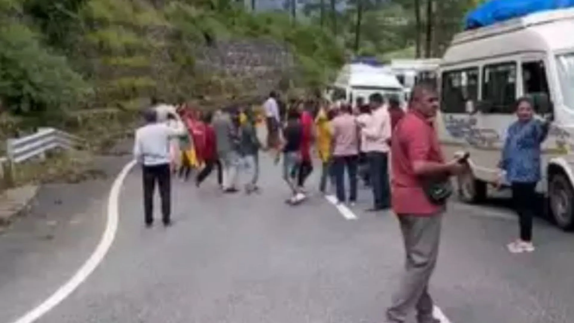 Watch: Gujaratis Do Garba On Landslide-Affected Road At Uttarakhand, Internet Reacts