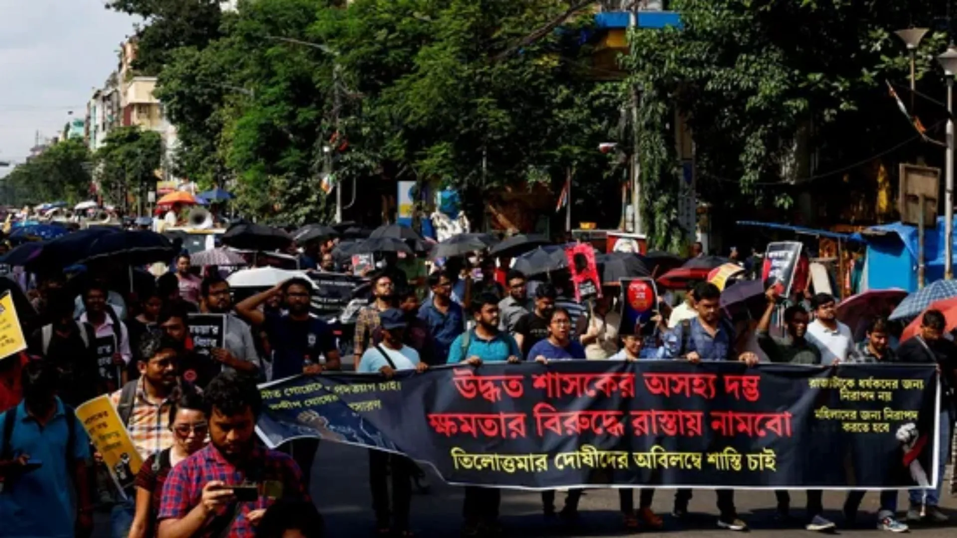 Kolkata Rape & Murder Case: Despite Supreme Court Ultimatum, Junior Doctors Continue With Their Protests