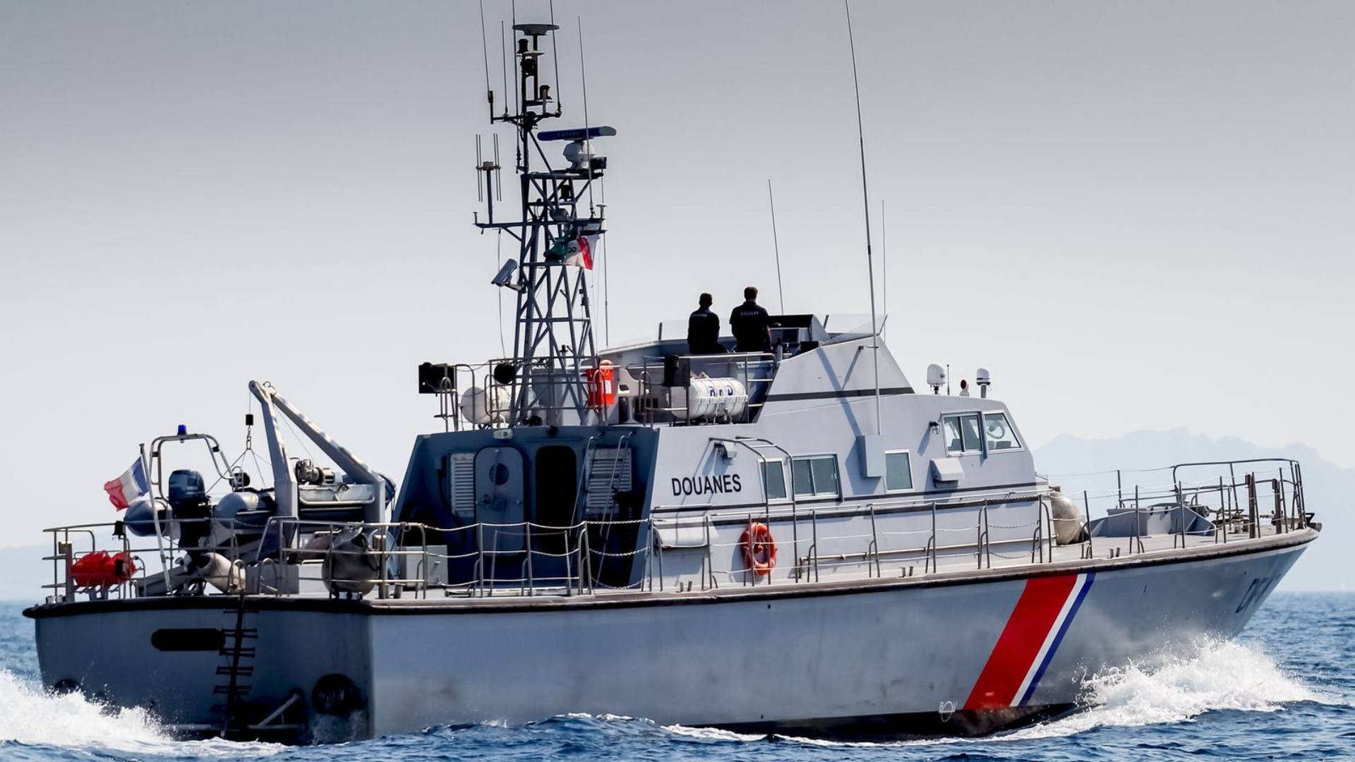 Tragedia en el Canal de la Mancha: 10 Migrantes Muertos, Operativo de Rescate en Marcha