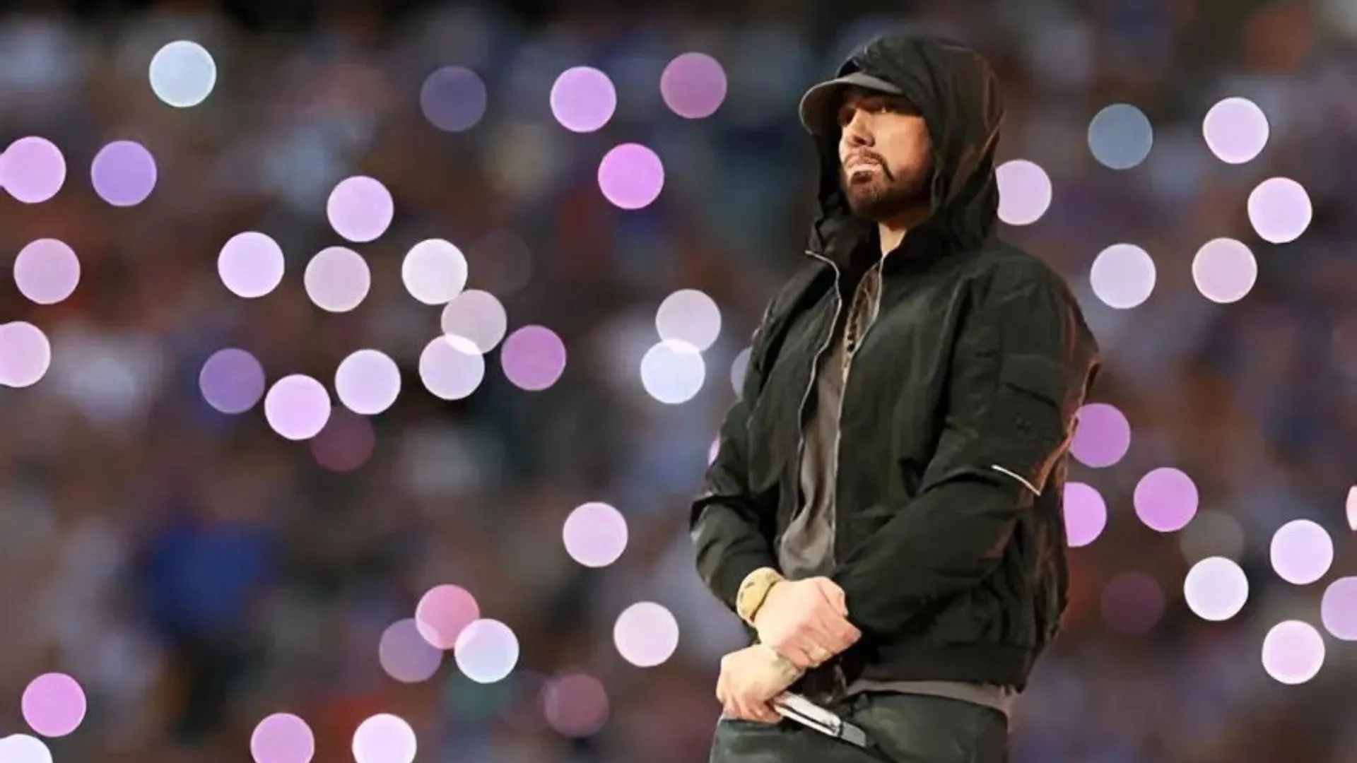 Eminem Fans Disappointed As Special Guest Fails To Appear At VMAs