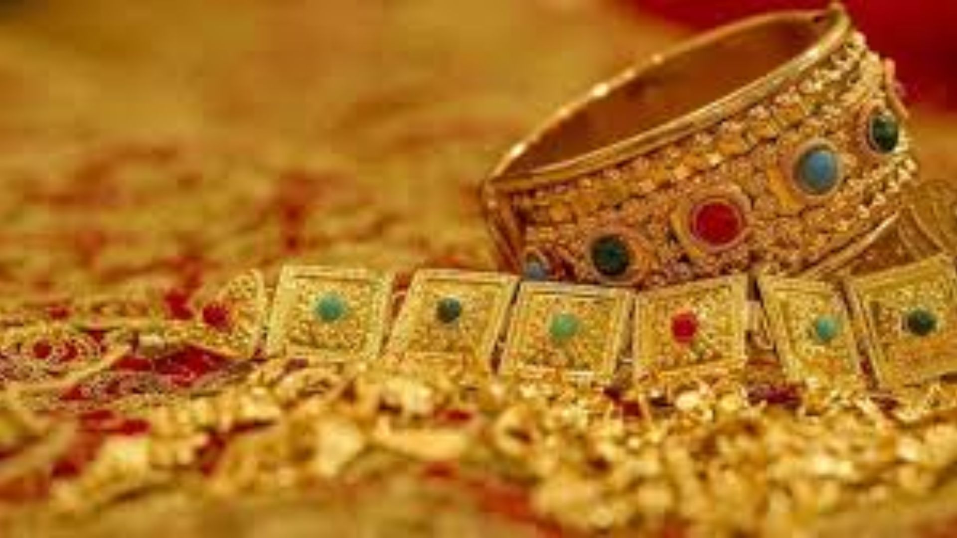 Gold Surges To Record High, At $887.98 Per10 grams