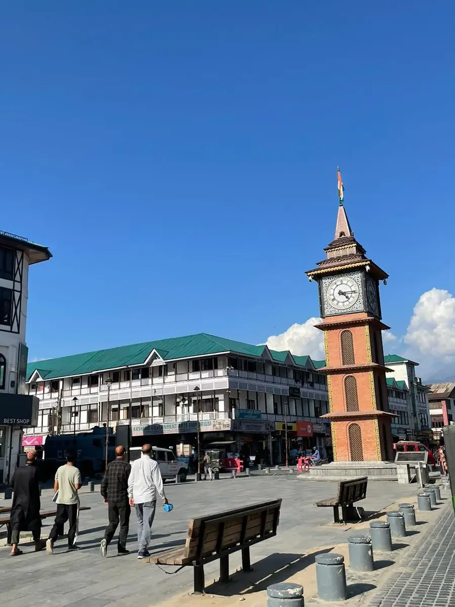 Lal Chowk : One of the main market place in Srinagar. 