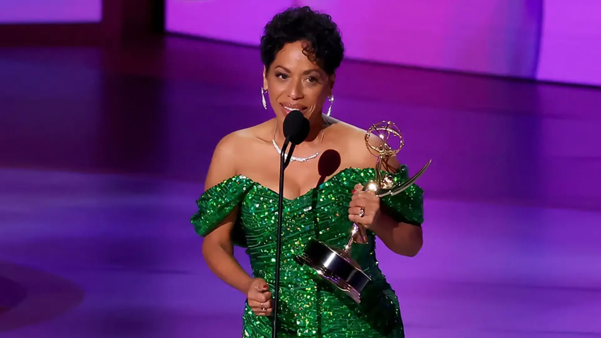 Emmy Awards 2024: Liza Colon-Zayas Becomes First Latina To Win Best Supporting Actress For The Bear