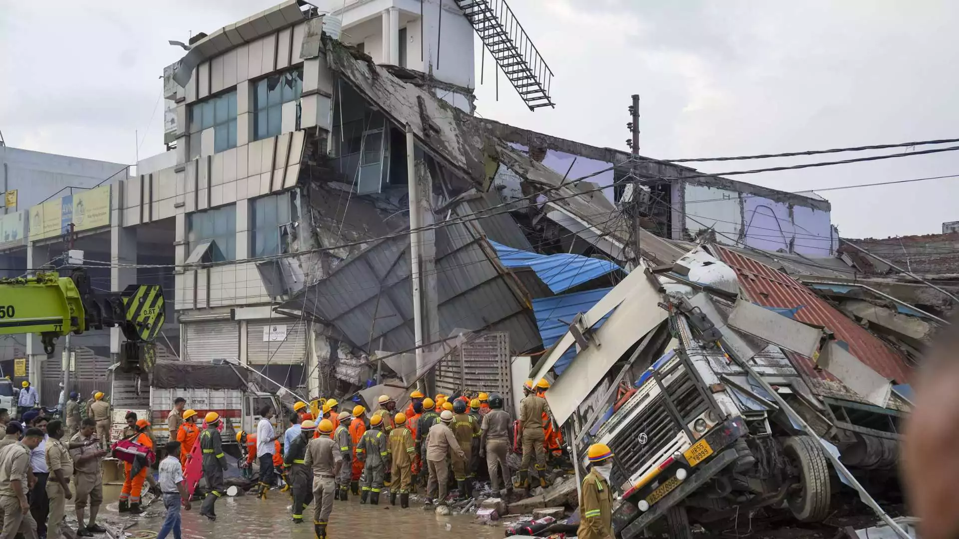 Lucknow Building Collapse: Death Toll Rises To 8; Rescue Operation Underway