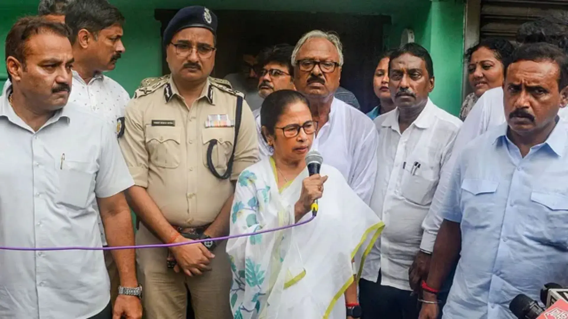 Mamata Banerjee Meets Doctors’ Demands: Kolkata Police Commissioner Set For Removal