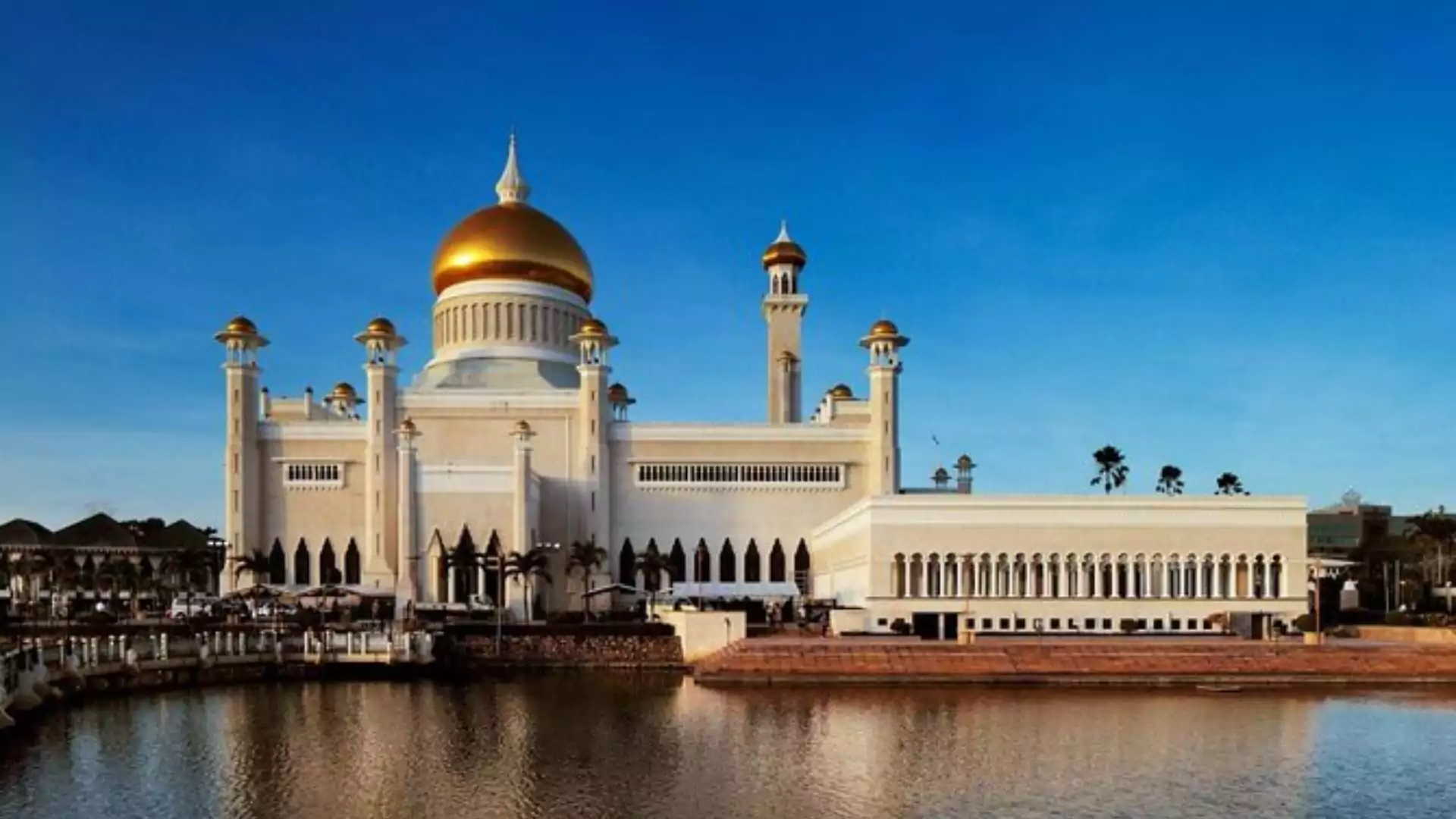 PM Modi’s Historic Brunei Visit: Highlights Include Tour of Sultan Omar Ali Saifuddien Mosque