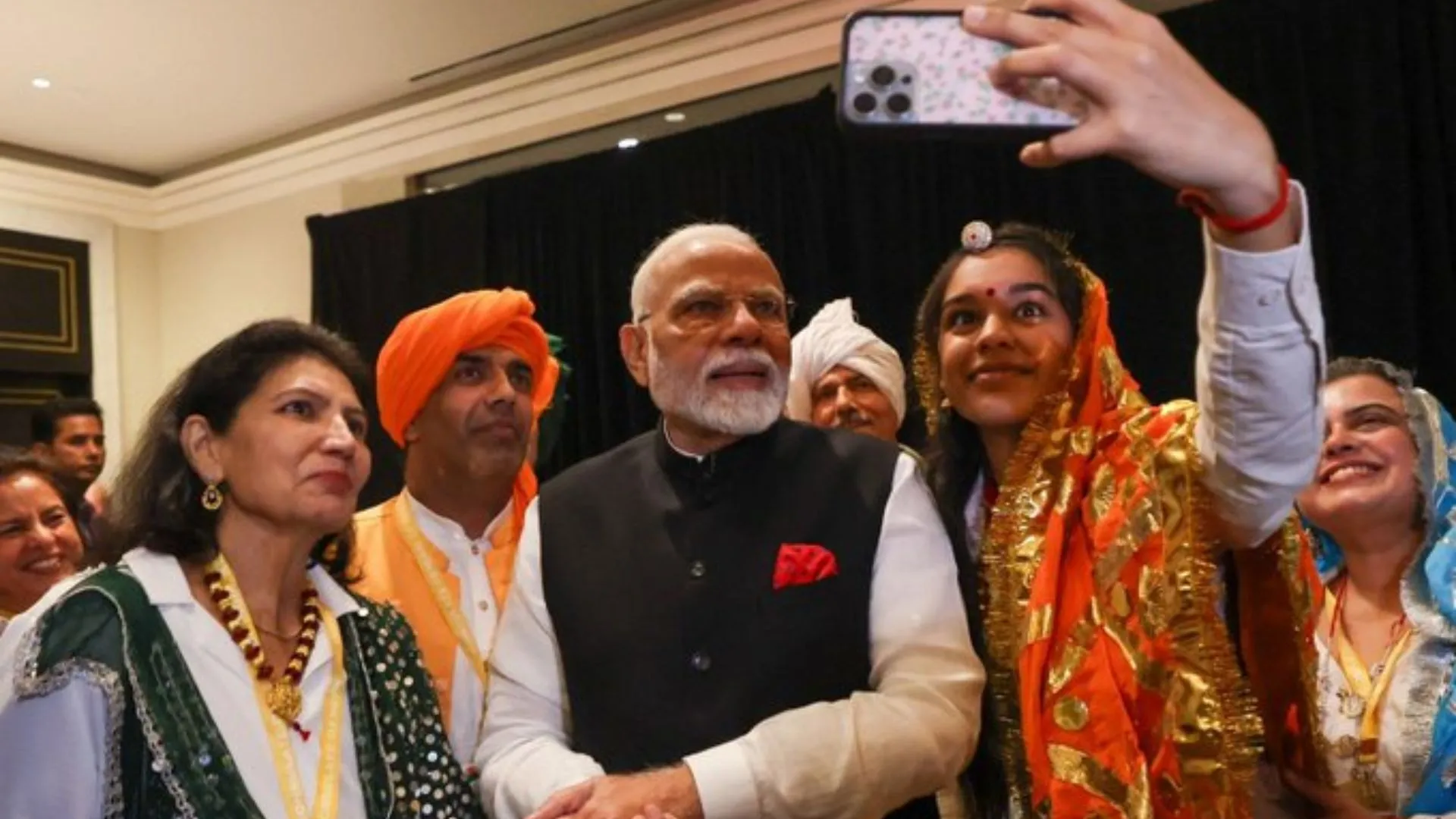 PM Modi Welcomed By Indian Community In New York