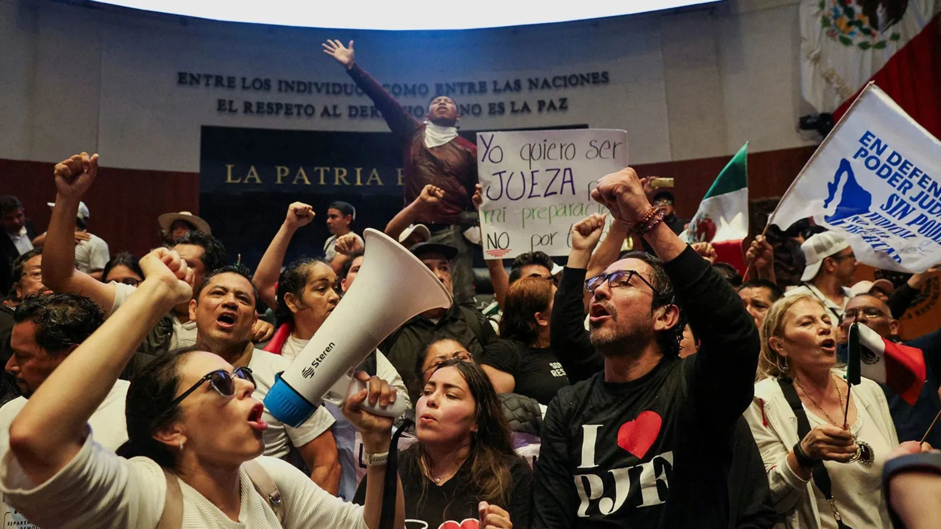 Mexican Senate Approves Controversial Judicial Reform Amidst Chaotic Protests