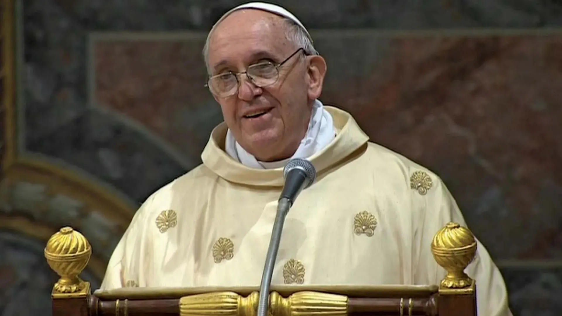 Pope Francis Celebrates Mass And Delivers Humanitarian Aid In Papua New Guinea