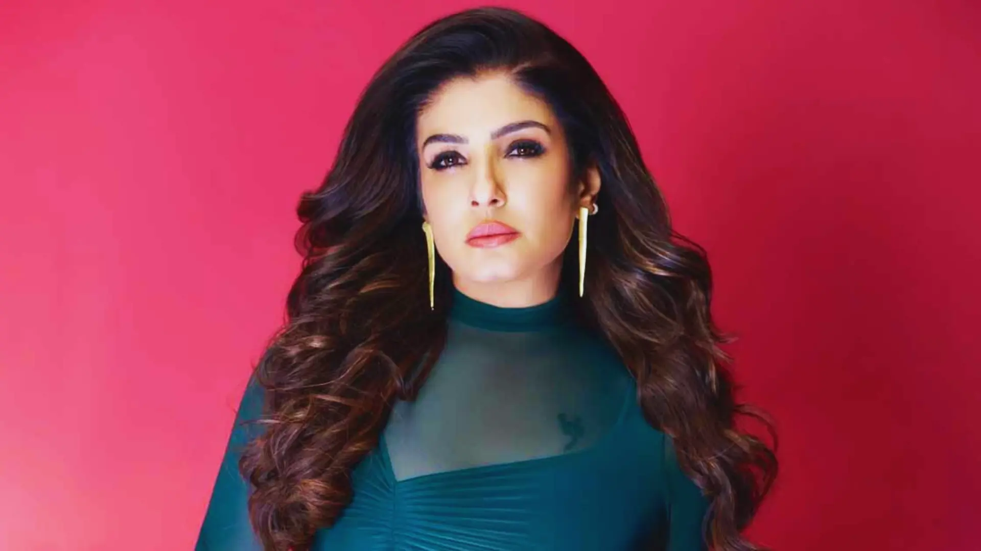 Raveena Tandon Apologises To Fans In London For Refusing To Click A Selfie With Them