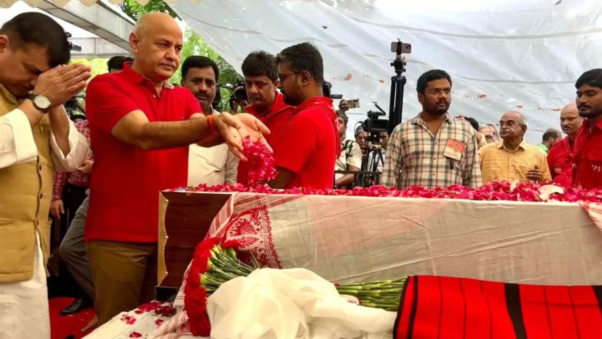 AAP Leaders Manish Sisodia And Sanjay Singh Pay Tribute To Sitaram Yechury