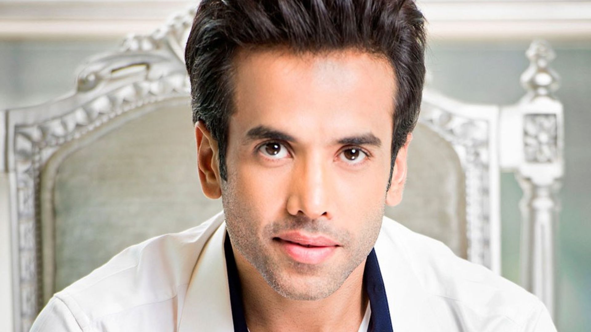 Actor Tusshar Kapoor’s  Facebook Accounts Get Hacked