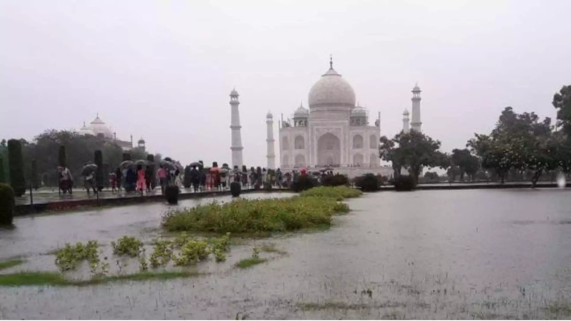 Viral Video: Water Leaks from Taj Mahal’s Main Dome Amid Heavy Rains in Agra