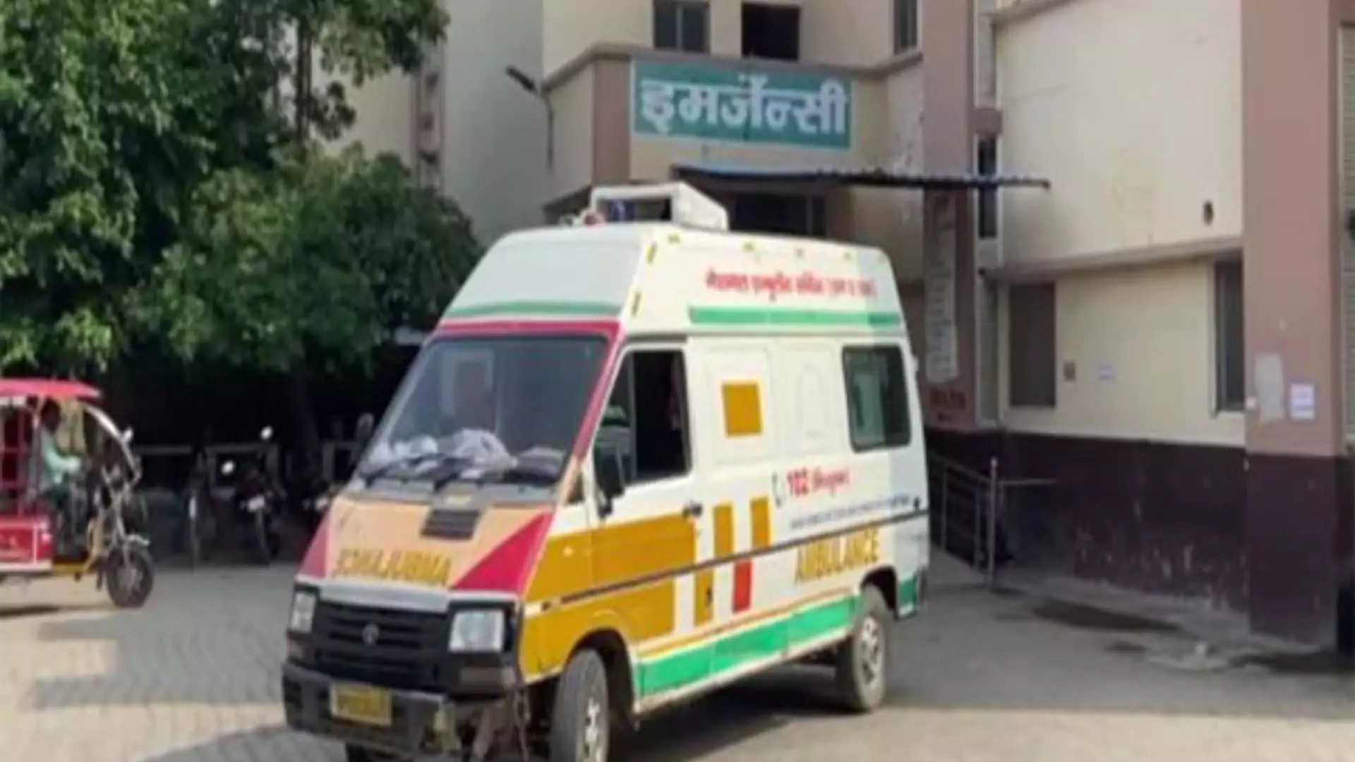 Uttar Pradesh: Mother Delivers Baby in Ambulance After Hospital Denies Admission Due to Absence of Anesthesiologist in Mainpuri