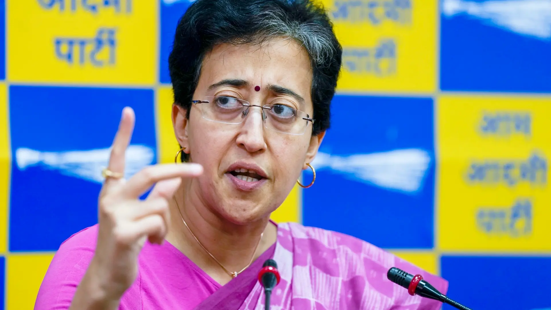 Atishi Vows Pothole-Free Diwali; BJP Slams Kejriwal as Ineffective CM