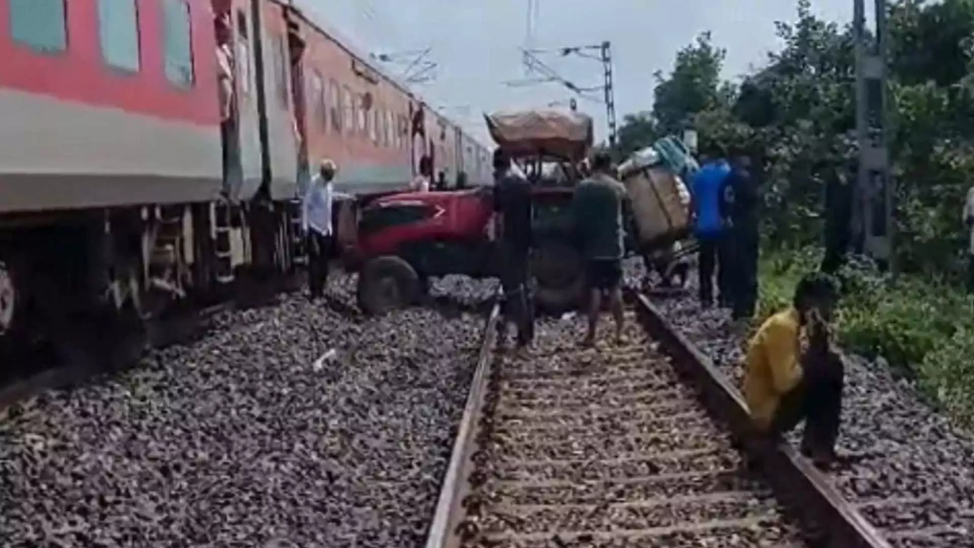 Train Accident Avoided in Madhya Pradesh After Tractor Discovered on Tracks