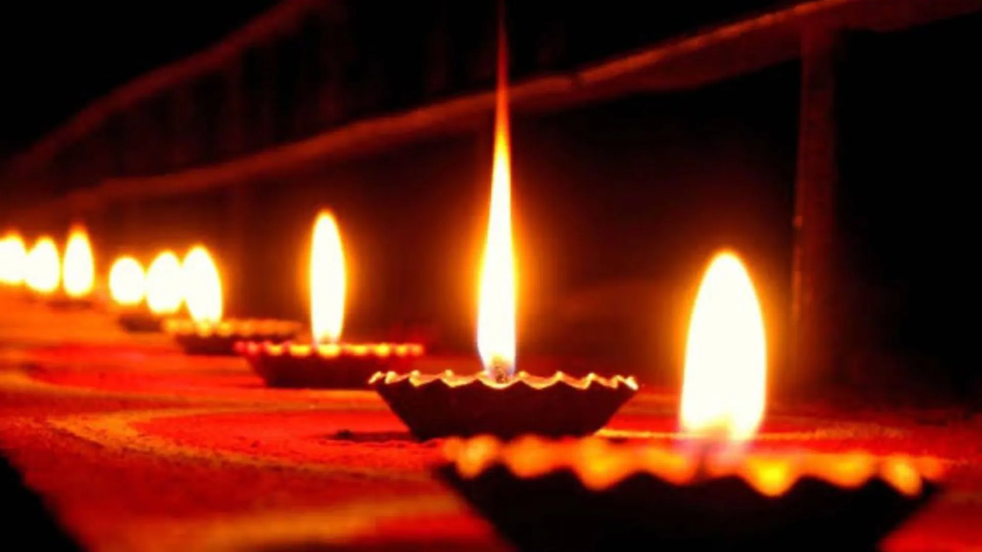 13 Reasons Why You Should Light 13 Diyas On Dhanteras, EXPLAINED