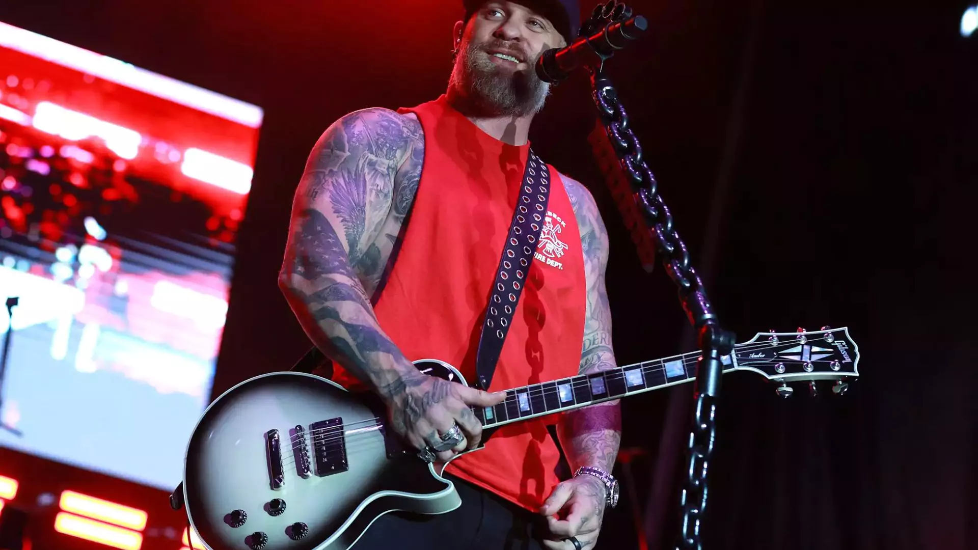 Brantley Gilbert: Country Singer’s Wife  Gives Birth On Tour Bus In Middle Of His Concert