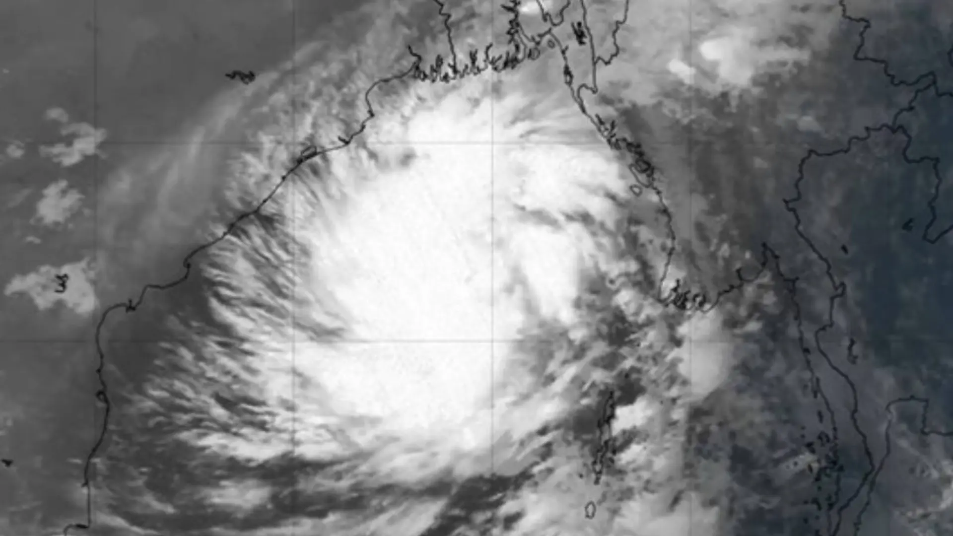 Cyclone Dana: Heavy Rain, Winds Lashes In Odisha And West Bengal, NDRF Team On Alert