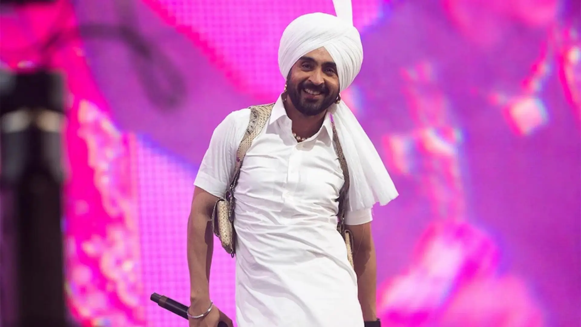 Fans Frustrated As Diljit Dosanjh’s Dil-Luminati Tour Concert In Delhi Starts Late