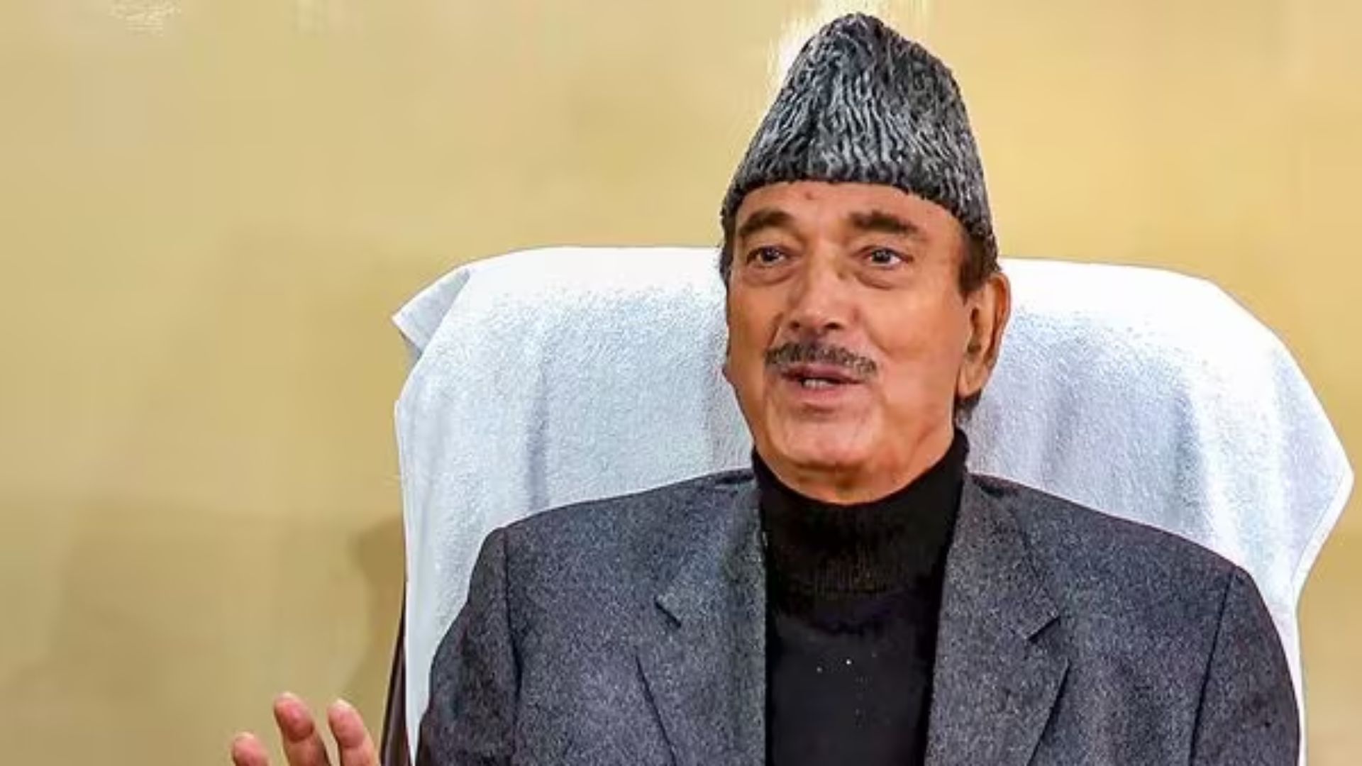 Ghulam Nabi Azad Urge Voters To Cast Their Votes