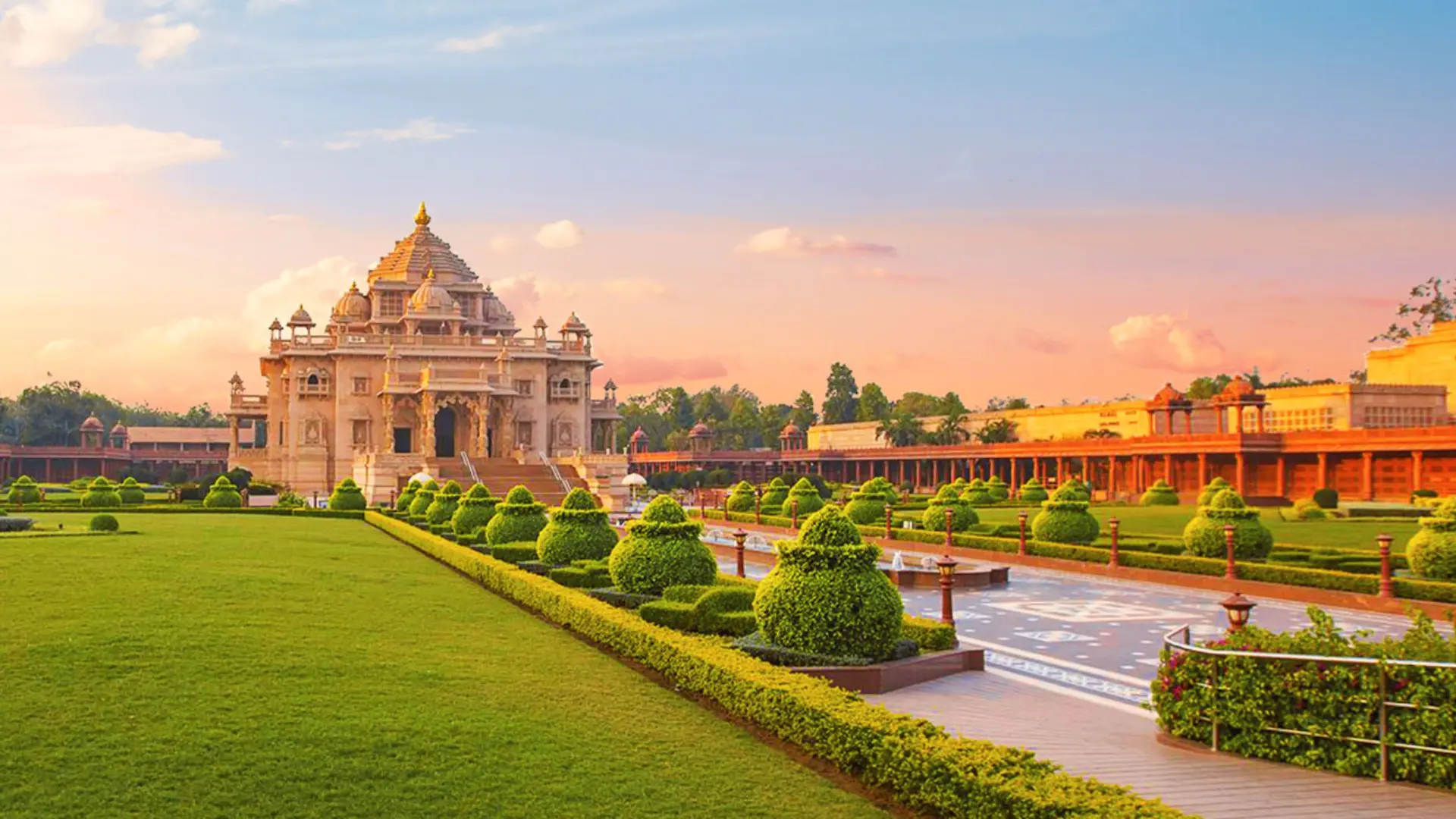 Gandhinagar’s Swaminarayan Akshardham Temple To Shine With Over 10,000 Diyas This Diwali