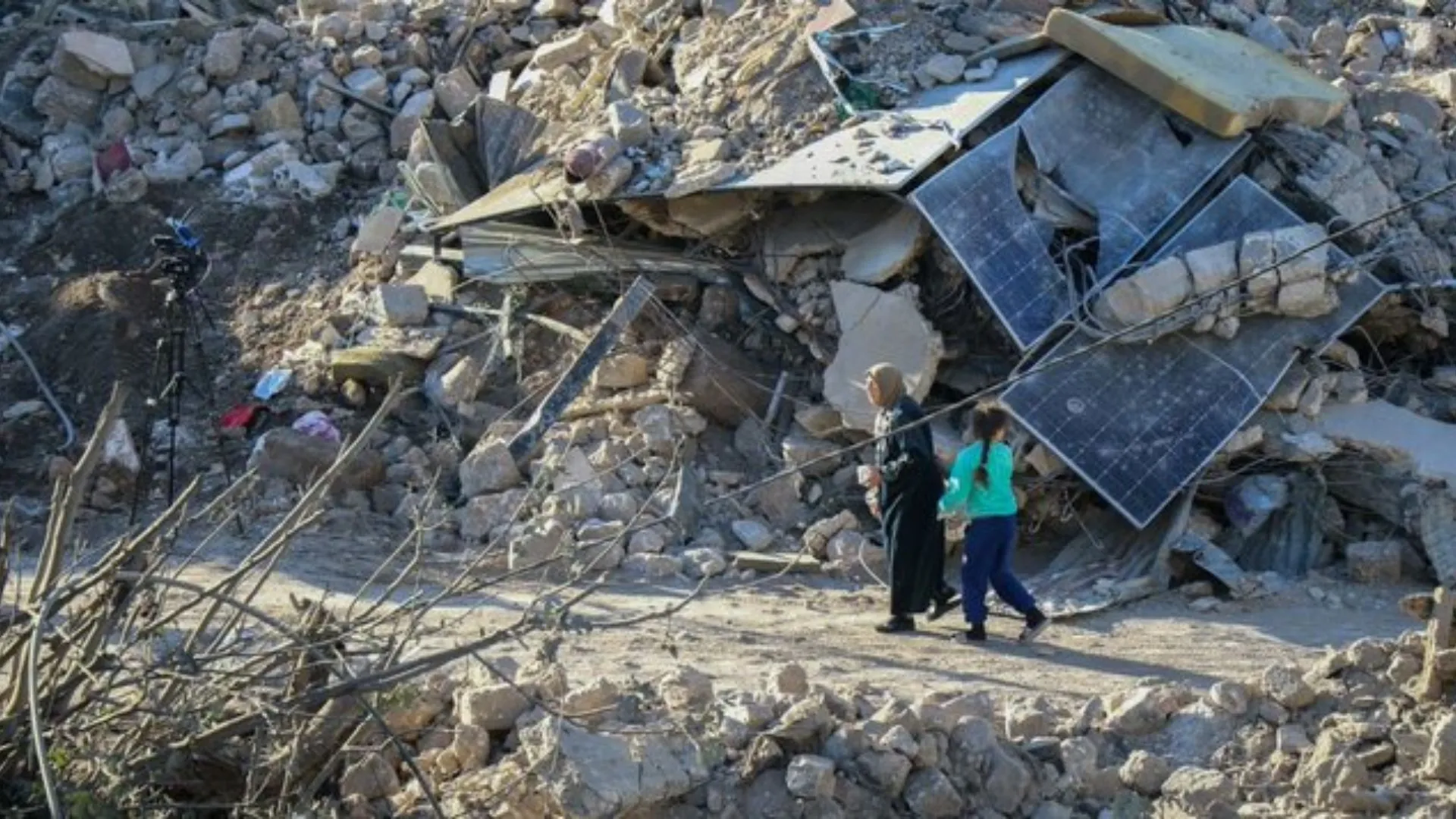 Israel Launches Airstrikes On Baalbek: Evacuation Orders Trigger Mass Exodus