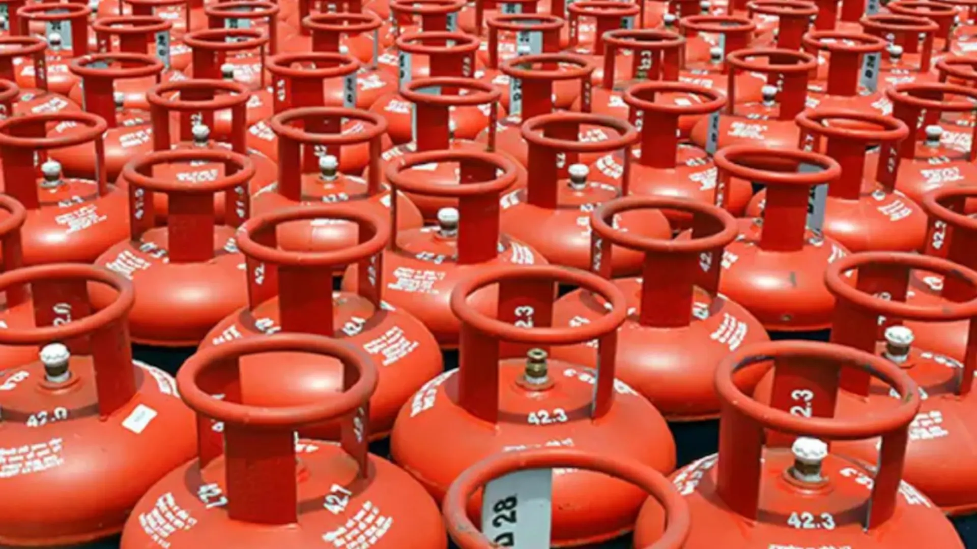 LPG Cylinder Prices Surged, New Price Of 19kg Is 1,740