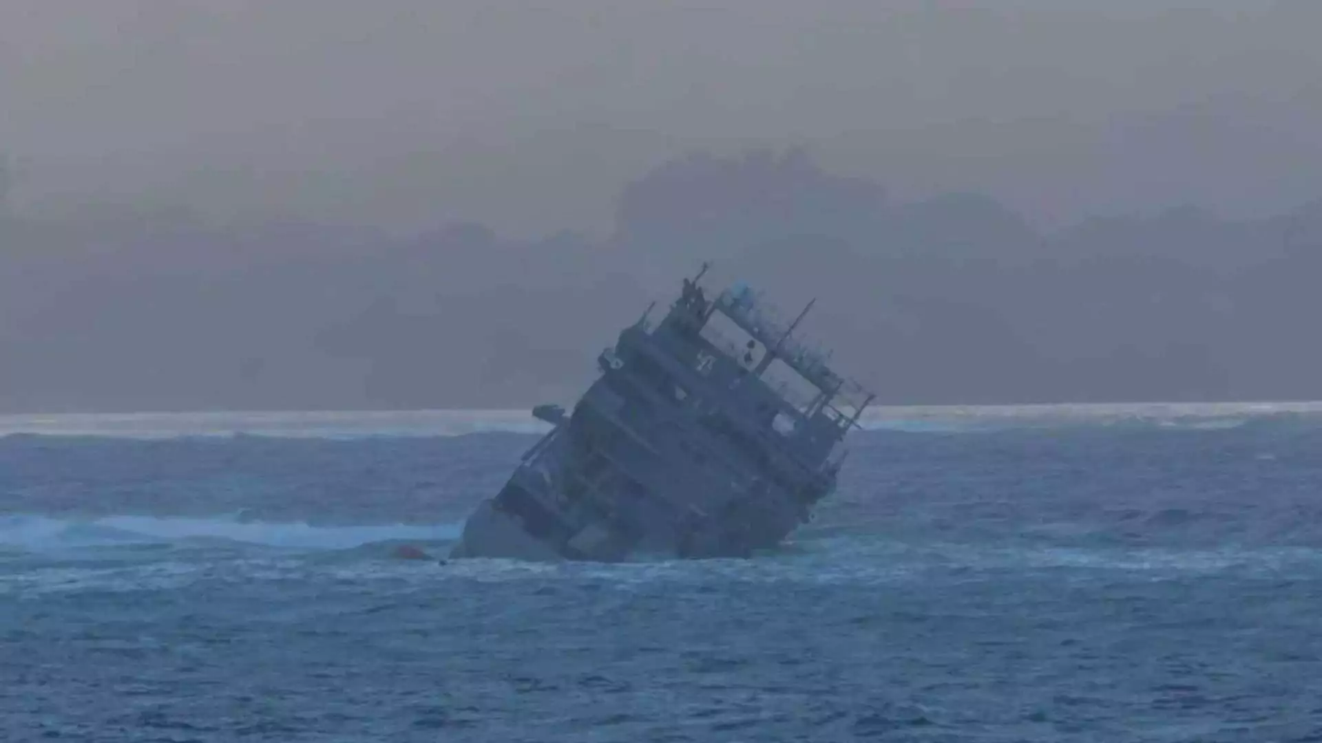 New Zealand Navy Vessel HMNZS Manawanui Sinks Off Samoa After Grounding